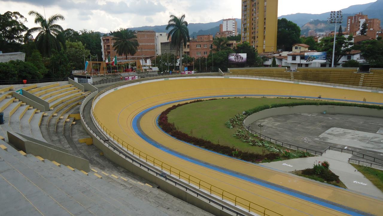 Iris Hostel Medellin Exterior photo