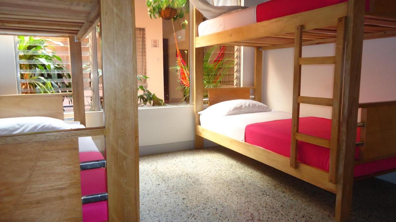 Iris Hostel Medellin Exterior photo
